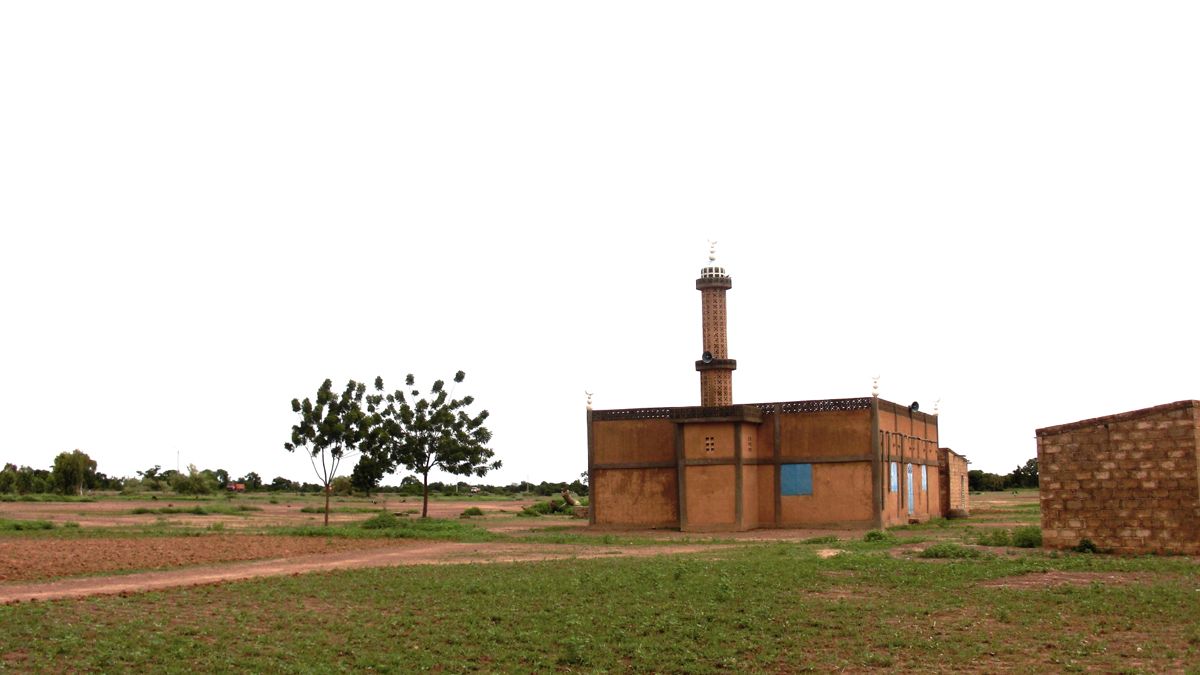 صورة لأحد المساجد بقرية تيبين بمنطقة أوبريتنغا في بوركينا فاسو غرب إقريقيا
