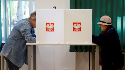 Lengyelország választ: magas részvétel, kormánypárti győzelem várható