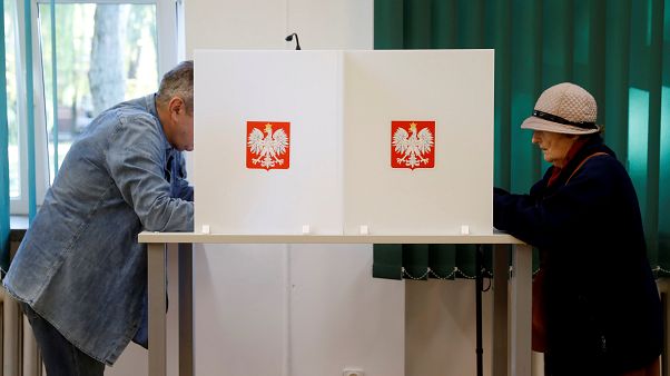 La Polonia vota, destra nazionalista favorita per un secondo mandato La Polonia vota, destra nazionalista favorita per un secondo mandato