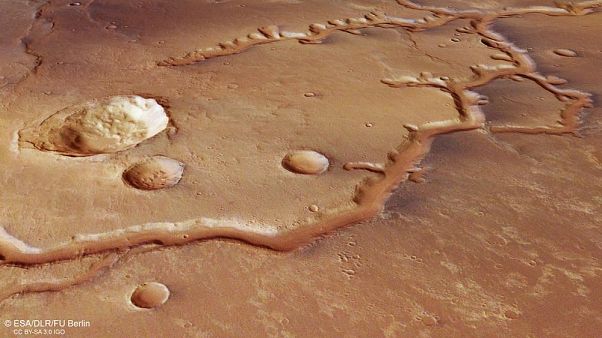 Avrupa Uzay Ajansı Mars'ta milyarlarca yıl önce kurumuş bir nehir vadisinin fotoğraflarını yayınladı Avrupa Uzay Ajansı Mars'ta milyarlarca yıl önce kurumuş bir nehir vadisinin fotoğraflarını yayınladı
