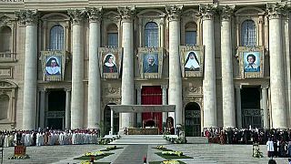 Papst Franziskus spricht fünf Menschen heilig