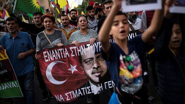Ξεσηκωμός των Κούρδων κατά της τουρκικής επέμβασης στη Συρία Ξεσηκωμός των Κούρδων κατά της τουρκικής επέμβασης στη Συρία