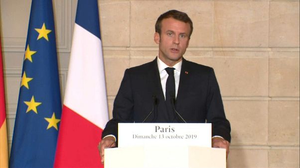 Emmanuel Macron et Angela Merkel appellent la Turquie à cesser son attaque en Syrie Emmanuel Macron et Angela Merkel appellent la Turquie à cesser son attaque en Syrie