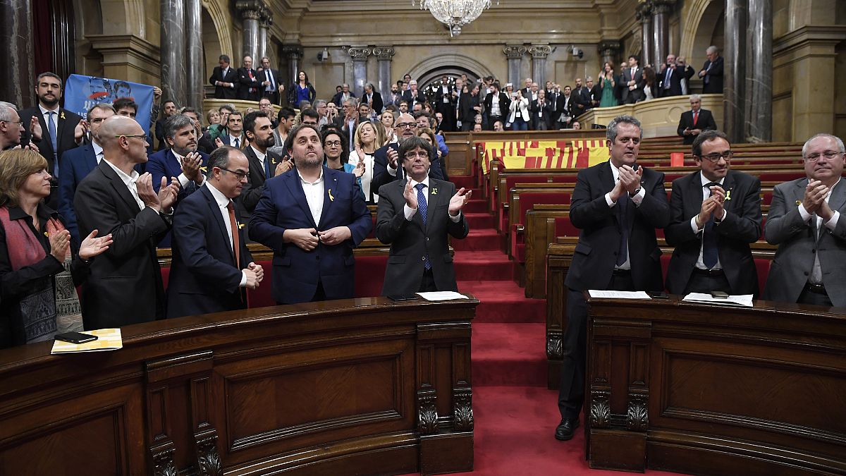İspanya'da Yüksek Mahkeme 9 Katalan siyasetçiye 9 ila 13 yıl arasında değişen hapis cezası verdi