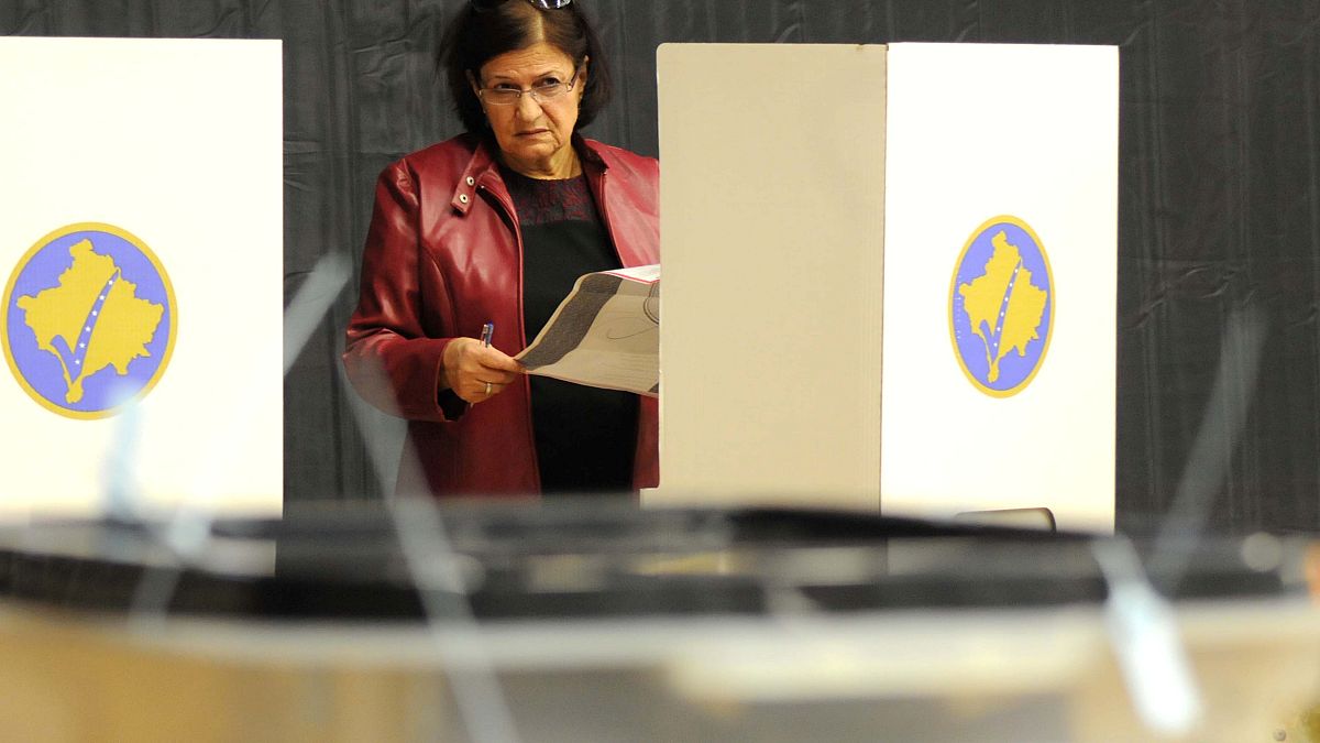 Büdös szavazóurnáktól lettek rosszul a koszovói szavazatszámlálók