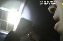 لقطة من الفيديو المصور للشرطي قبل إطلاق النار على جيفرسون