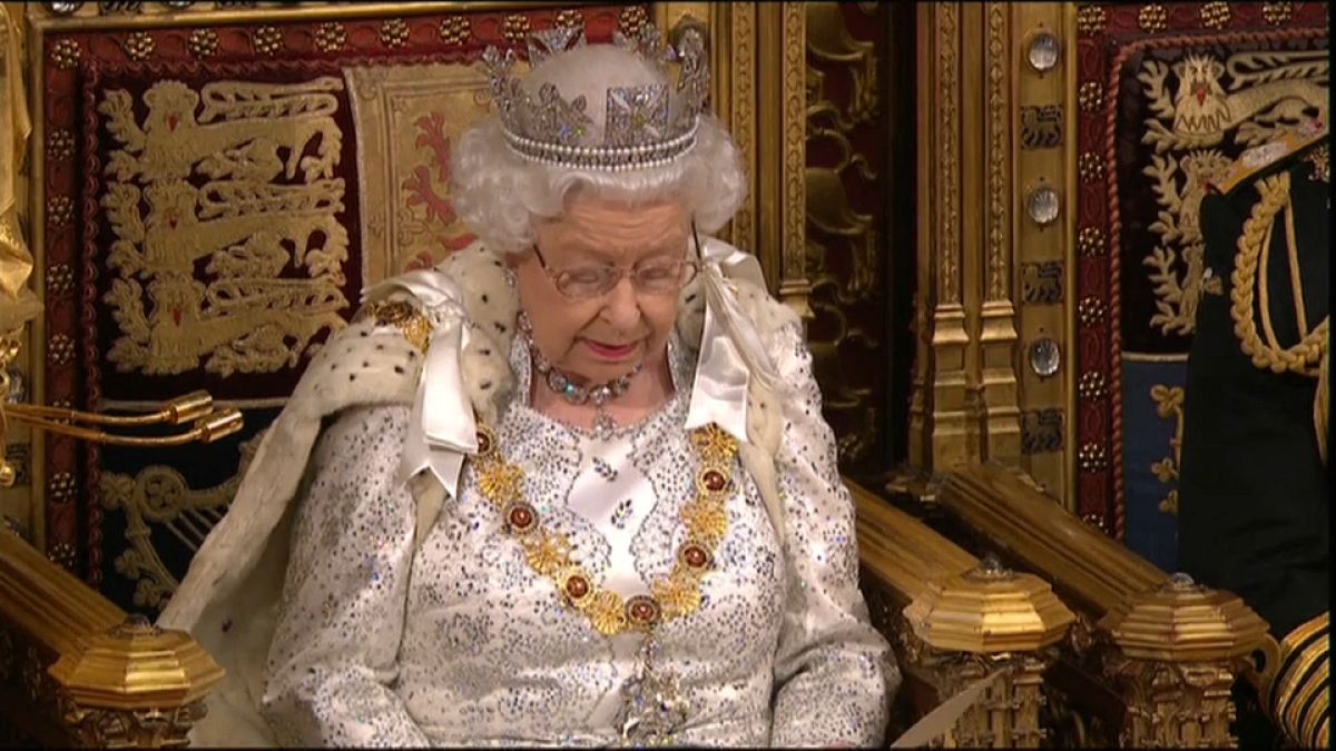 Regina Elisabetta II durante la lettura del discorso al Parlamento 14/10/19