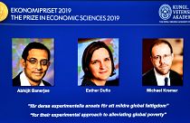 Abhijit Banerjee, Esther Duflo e Michael Kremer distinguidos pela "abordagem experimental para tentar aliviar a pobreza global".