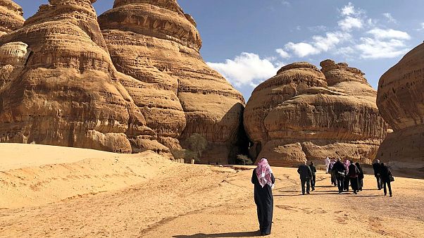 Suudi Arabistan'dan turizm atağı: ABD, İngiltere ve Schengen vizesi sahiplerine turistik vize Suudi Arabistan'dan turizm atağı: ABD, İngiltere ve Schengen vizesi sahiplerine turistik vize