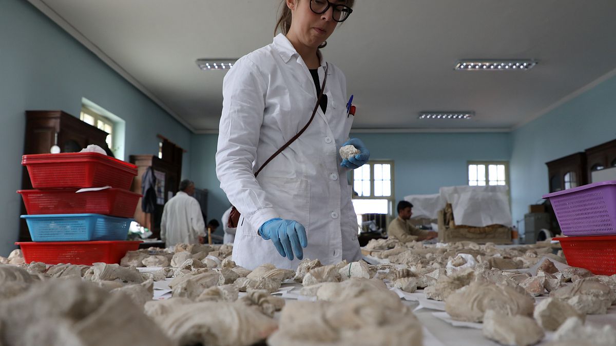 Afeganistão restaura peças budistas destruídas pelos talibãs