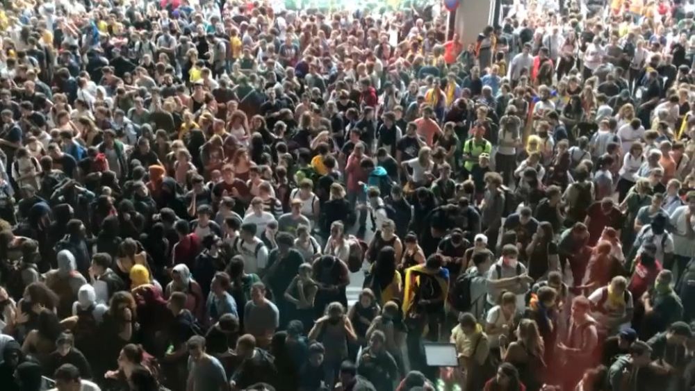Désobéissance civile après la condamnation de neuf anciens dirigeants catalans