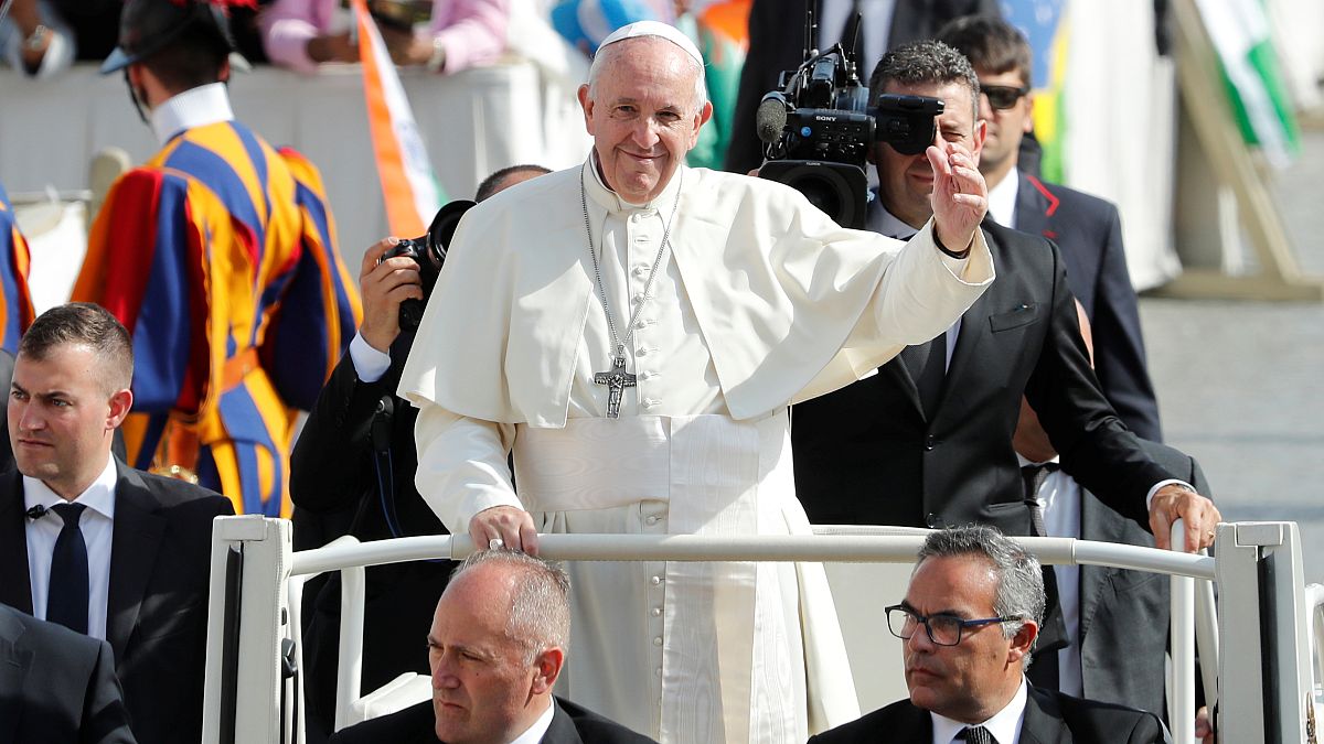 كيف حول وسم على تويتر البابا فرانسيس لمشجع فريق كرة قدم؟