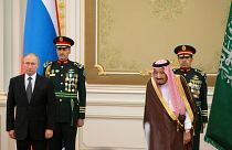 شاهد: مراسم استقبال الرئيس الروسي من قبل العاهل السعودي في الرياض