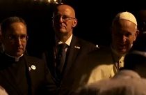 Lemondott a pápa mögött álló ember