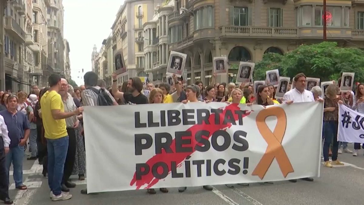 تظاهرات شهروندان کاتالونیایی در اعتراض به محکومیت رهبران استقلال‌طلب