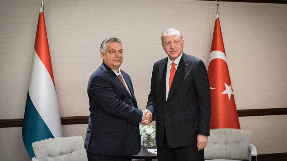 Erdogan megköszönte Orbánnak Magyarország kiállását az offenzívája mellett