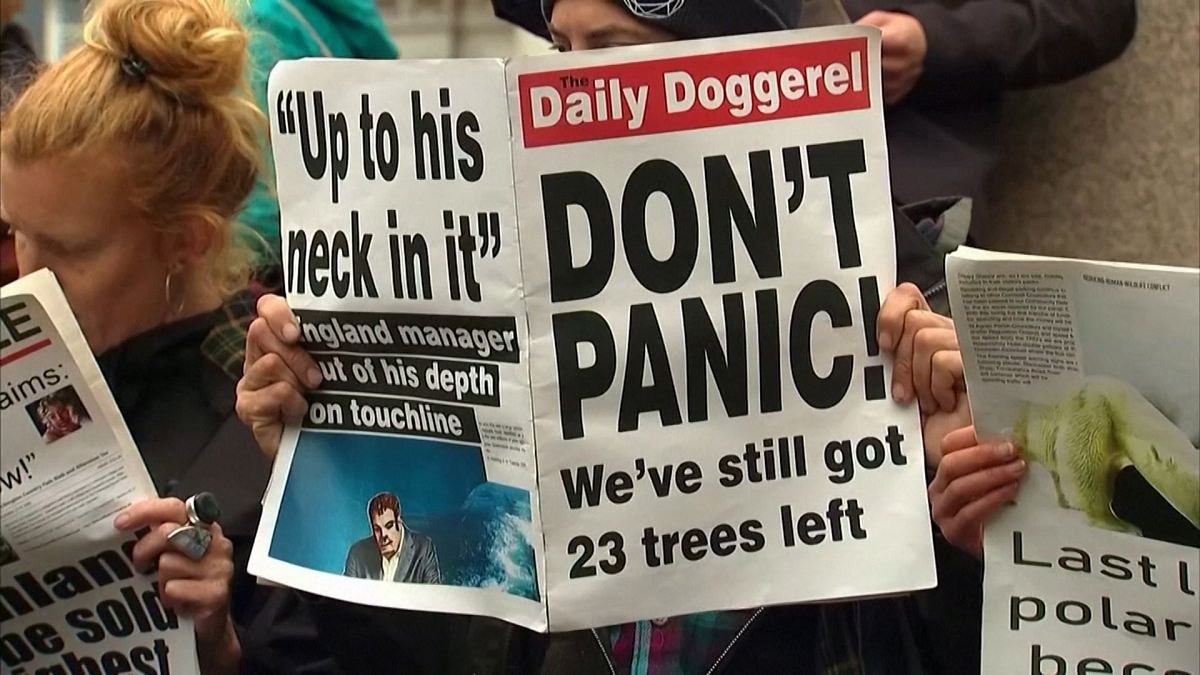 شاهد: نشطاء يحتجون أمام "بلاك روك" في لندن لأجل المناخ