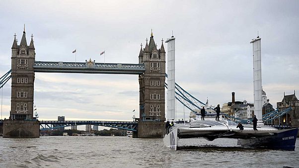 Energy Observer, naviguant sur la Tamise à Londres, le 3 octobre 2019 Energy Observer, naviguant sur la Tamise à Londres, le 3 octobre 2019