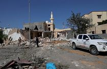 المنطقة السكنية التي أصابتها الغارة الجوية ليلاً في العاصمة الليبية طرابلس 14 أكتوبر 2019