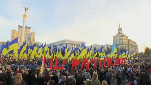 Protestas en Kiev por el plan de paz para el Dombás Protestas en Kiev por el plan de paz para el Dombás