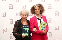 Margaret Atwood e Bernardine Evaristo partilham prémio Booker