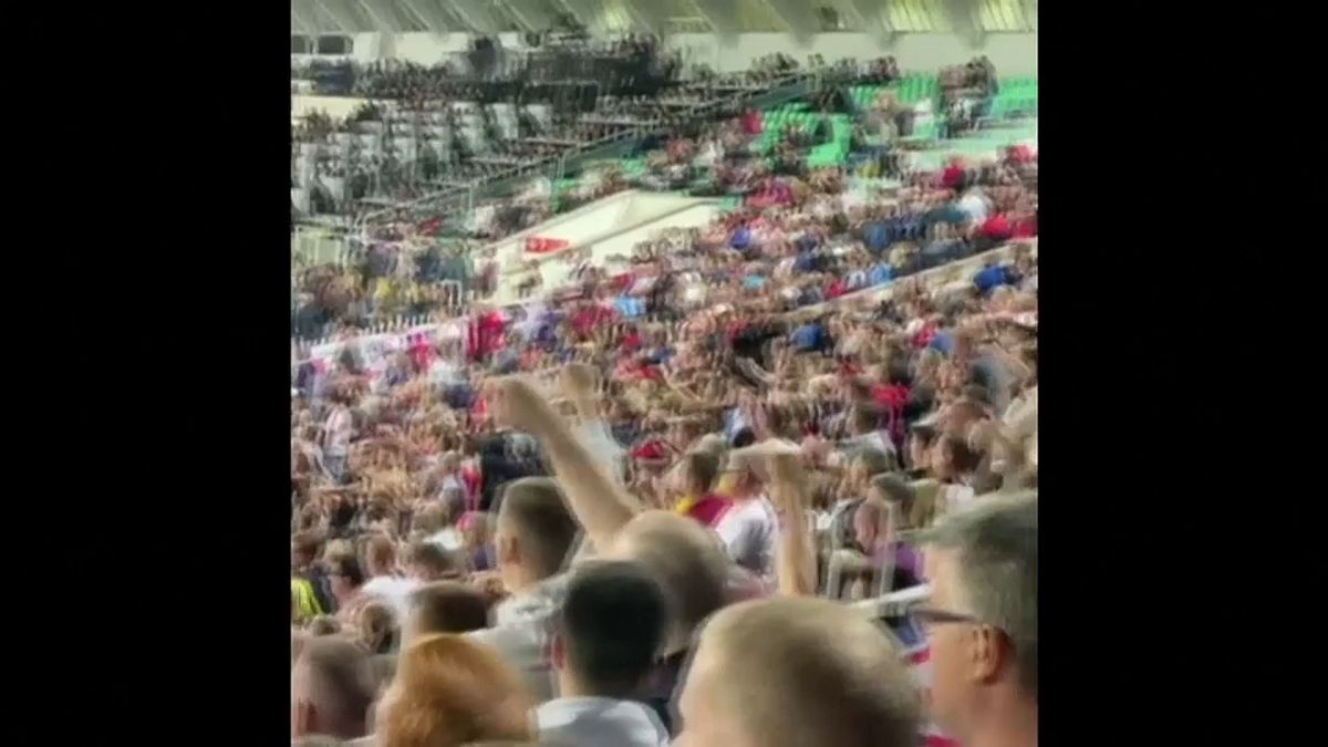 Video: Bulgaristan - İngiltere maçı Nazi selamı nedeniyle 2 kez durduruldu