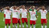 Stade de France'da oynanan Fransa Türkiye maçı sonrası Türk futbolcular asker selamı verdi