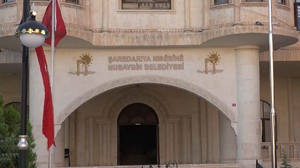 HDP'li dört belediye başkanı gözaltına alındı HDP'li dört belediye başkanı gözaltına alındı