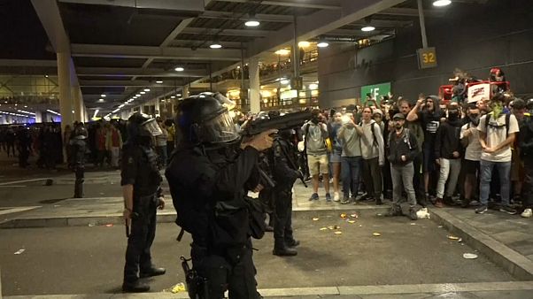 Video | Bağımsızlık yanlısı Katalanlar polisle çatıştı Video | Bağımsızlık yanlısı Katalanlar polisle çatıştı