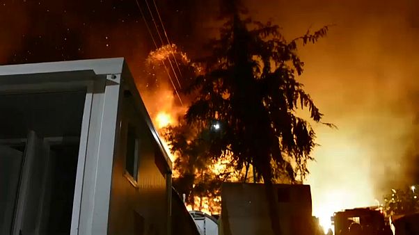 Самос: беспорядки и пожар в лагере мигрантов Самос: беспорядки и пожар в лагере мигрантов