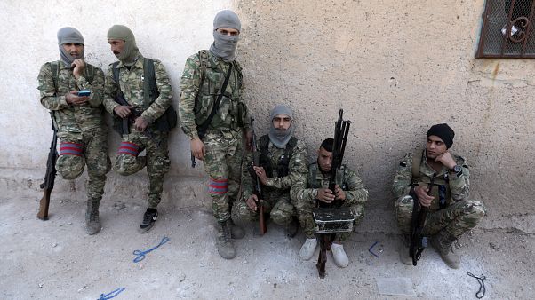Siria, la Danimarca vuole revocare la cittadinanza ai foreign fighters con doppio passaporto Siria, la Danimarca vuole revocare la cittadinanza ai foreign fighters con doppio passaporto