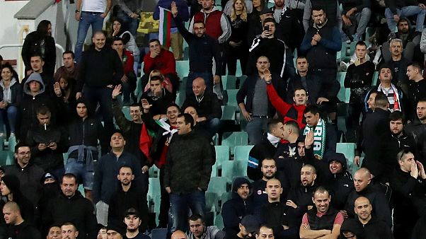 توهین های نژادی تماشاگران بلغاری در جریان مسابقه تیم ملی کشورشان با انگلیس توهین های نژادی تماشاگران بلغاری در جریان مسابقه تیم ملی کشورشان با انگلیس