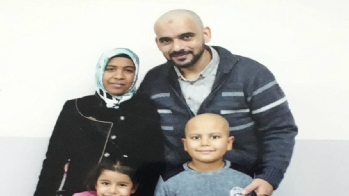 Kanser hastası oğlu için eşinin tahliyesini isteyen Zekiye Ataç gözaltına alındı 