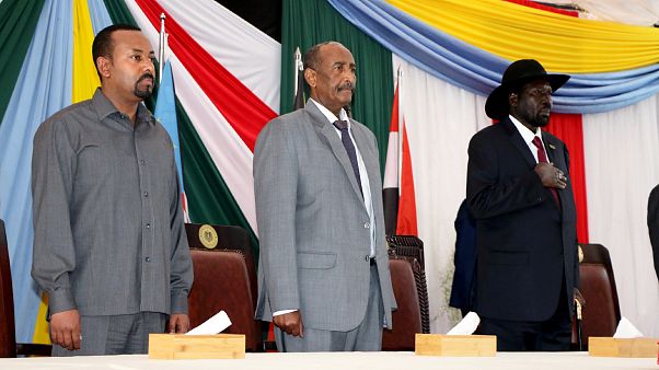 رئيس وزراء إثيوبيا أبي أحمد وزعيم المجلس الانتقالي السوداني الفريق عبد الفتاح العبد الرحمن برهان ورئيس جنوب السودان سلفا كير في جوبا رئيس وزراء إثيوبيا أبي أحمد وزعيم المجلس الانتقالي السوداني الفريق عبد الفتاح العبد الرحمن برهان ورئيس جنوب السودان سلفا كير في جوبا