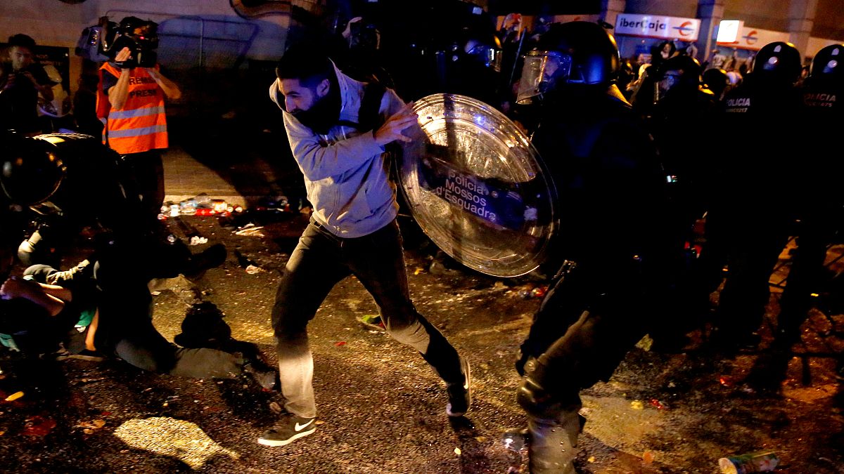 Újabb erőszakba fordult tüntetés Barcelonában