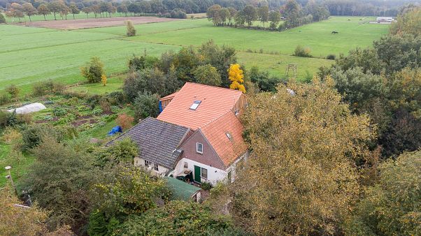 Hollanda'da evin bodrumunda kıyameti bekleyen aile kurtarıldı Hollanda'da evin bodrumunda kıyameti bekleyen aile kurtarıldı