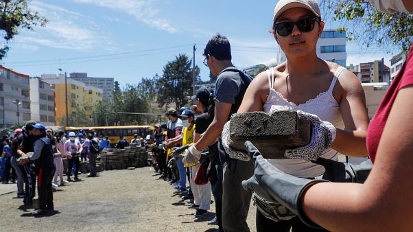 Ecuador cura sus heridas y cuantifica los destrozos de once días de crisis Ecuador cura sus heridas y cuantifica los destrozos de once días de crisis
