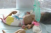 شاهد: العثور على طفلة حية تحت التراب في شمال الهند 