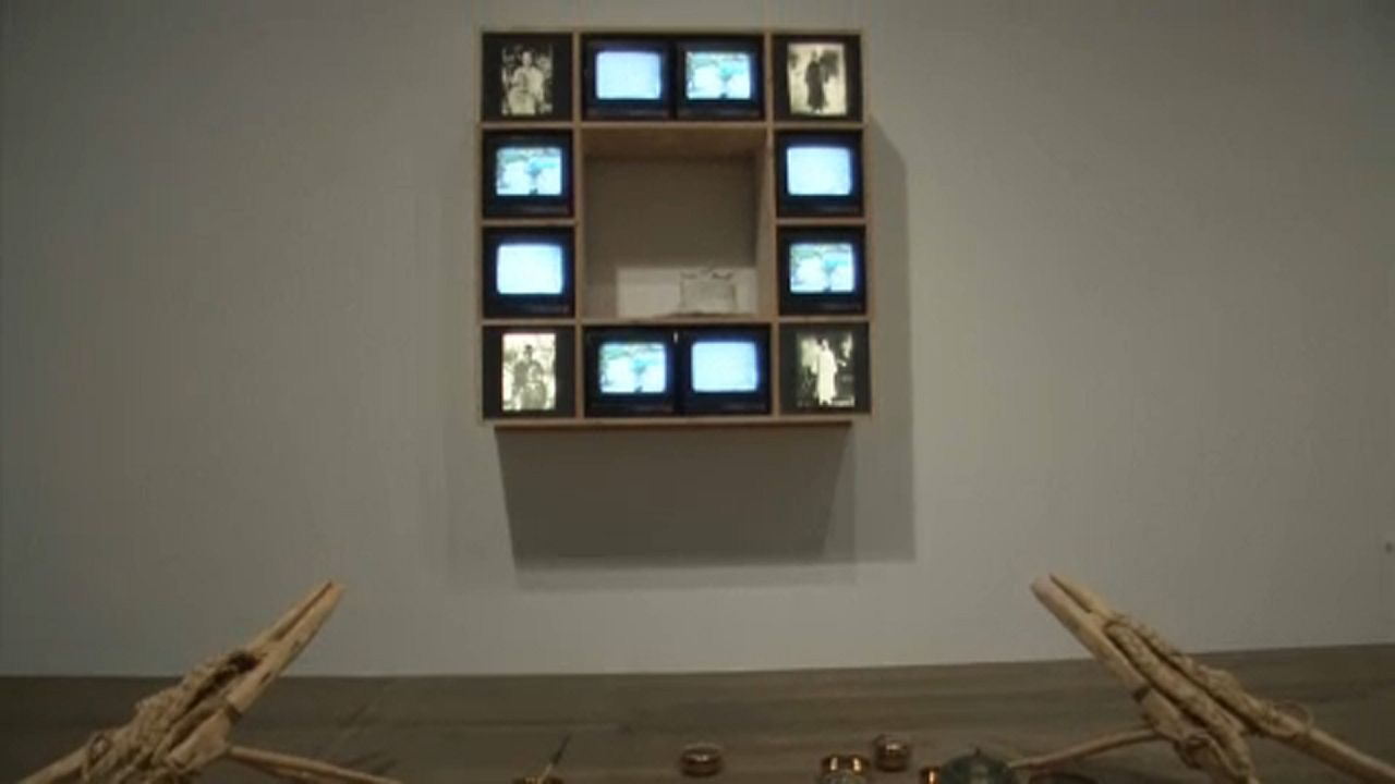 Rétrospective Nam June Paik, la Tate moderne de Londres honore le "père" de l'art vidéo Rétrospective Nam June Paik, la Tate moderne de Londres honore le "père" de l'art vidéo