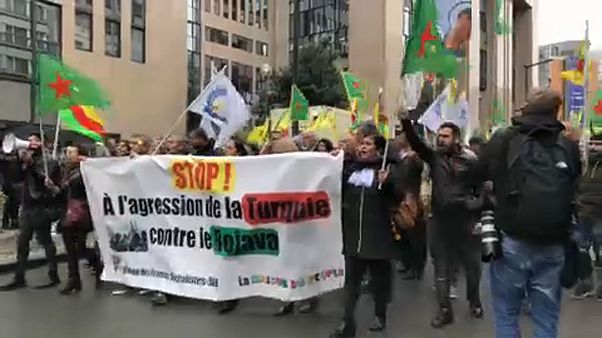 Proteste gegen EU-Reaktion auf türkische Syrien-Offensive Proteste gegen EU-Reaktion auf türkische Syrien-Offensive