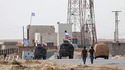 شاهد: عملية انتشار قوات تابعة للجيش الروسي والسوري في منبج