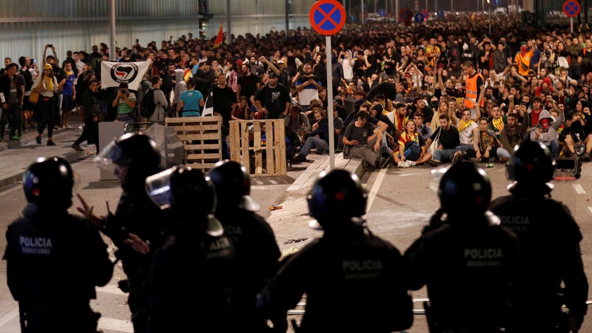 How do the protests in Barcelona compare with those in Hong Kong?