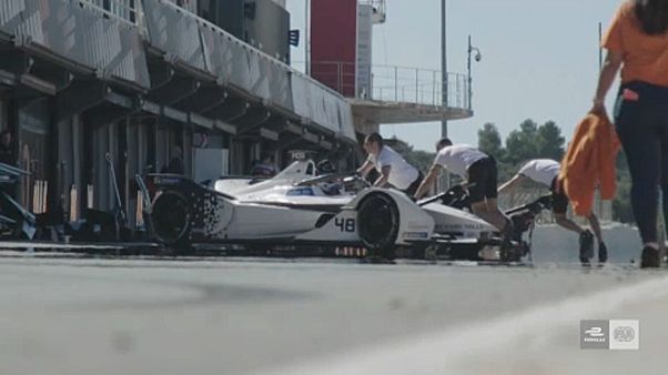 Megkezdődött a Formula-E autók tesztje Valenciában Megkezdődött a Formula-E autók tesztje Valenciában
