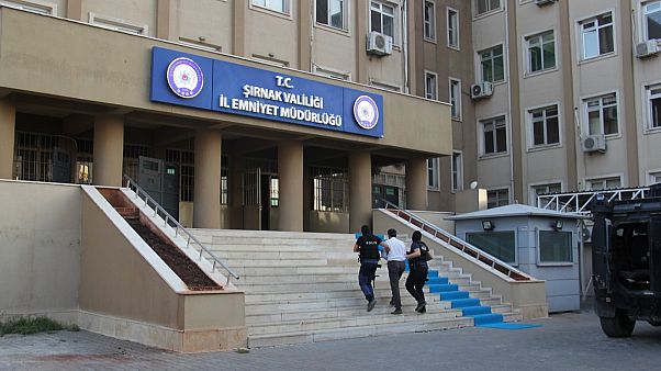 Suriye operasyonu: Sosyal medya paylaşımları nedeniyle gözaltına alınanların sayısı 200'e yaklaştı Suriye operasyonu: Sosyal medya paylaşımları nedeniyle gözaltına alınanların sayısı 200'e yaklaştı