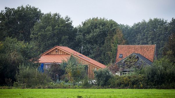 Hollanda'da bağ evinin bodrumunda 'kıyameti bekleyen aile' zorla alıkonulmuş Hollanda'da bağ evinin bodrumunda 'kıyameti bekleyen aile' zorla alıkonulmuş
