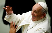 "Кликай и молись": в Ватикане представили "умные четки"