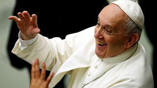 "Кликай и молись": в Ватикане представили "умные четки"