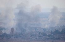 Des colonnes de fumée s'élevant de la ville syrienne de Ras al-Aïn, le 17 octobre 2019