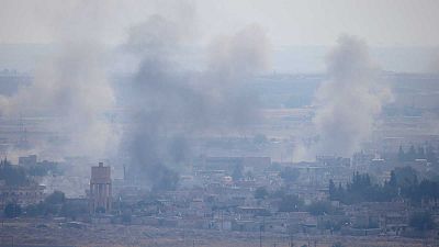 Des colonnes de fumée s'élevant de la ville syrienne de Ras al-Aïn, le 17 octobre 2019