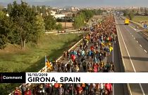 شاهد: مسيرات عارمة في إقليم كتالونيا وسط دعوات للإضراب 